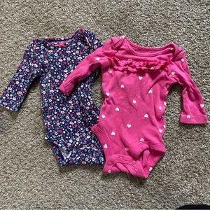 🖤Bundle of 2 Preemie baby girl carters long sleeve onesies